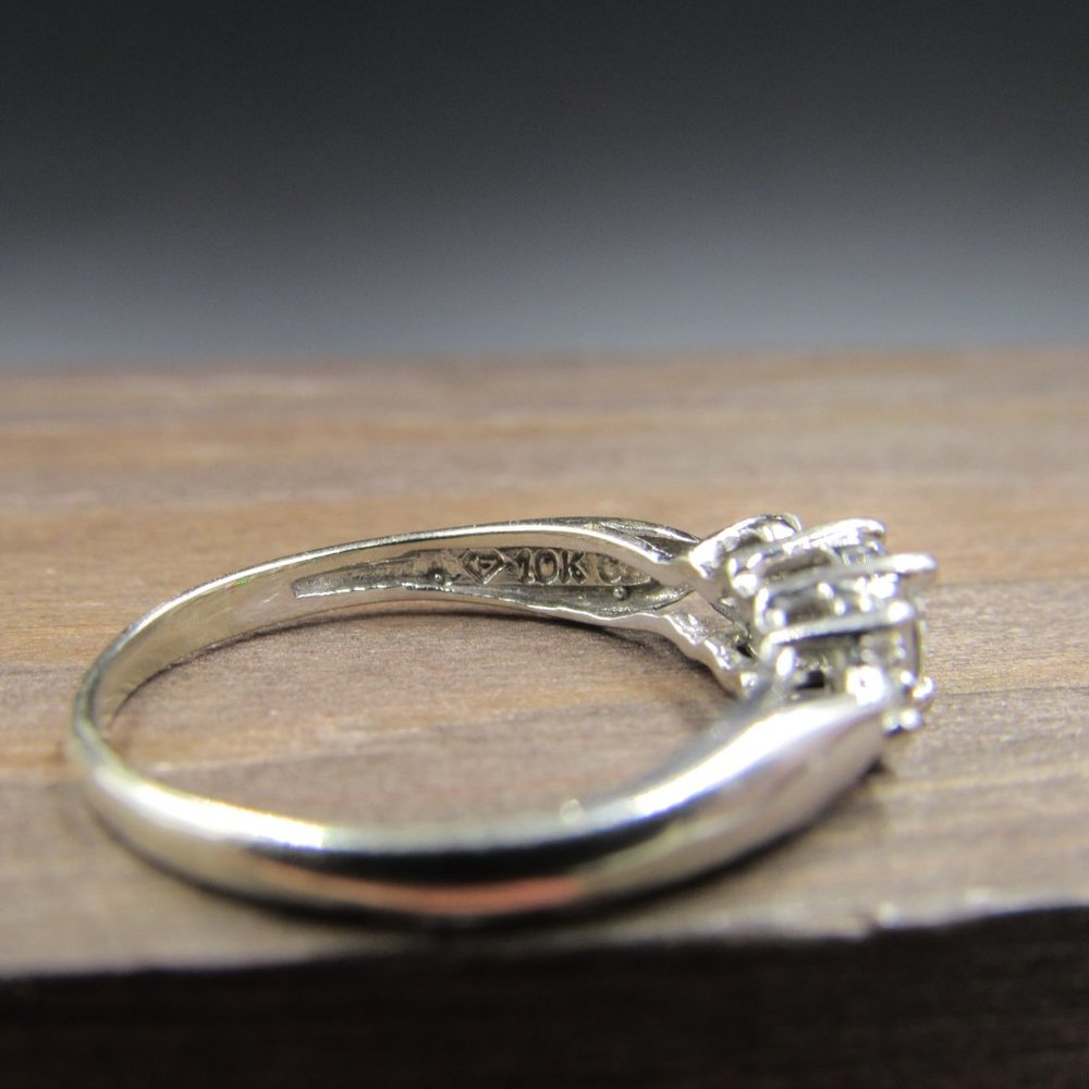 Size 6 10K Gold Cluster Style Cubic Zirconia Ring - Picture 5 of 8